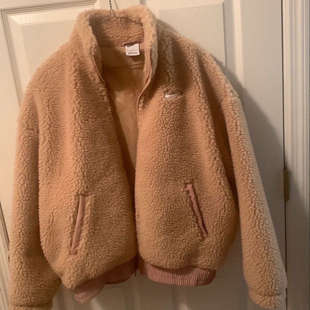 Nike swoosh plush sherpa jacket in beige size large